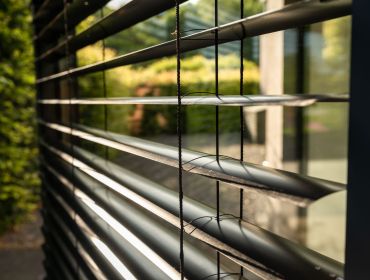 Buitenjaloezie met voorzetkast BZ700